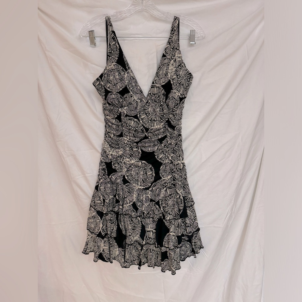 Halter top style V-neck party dress